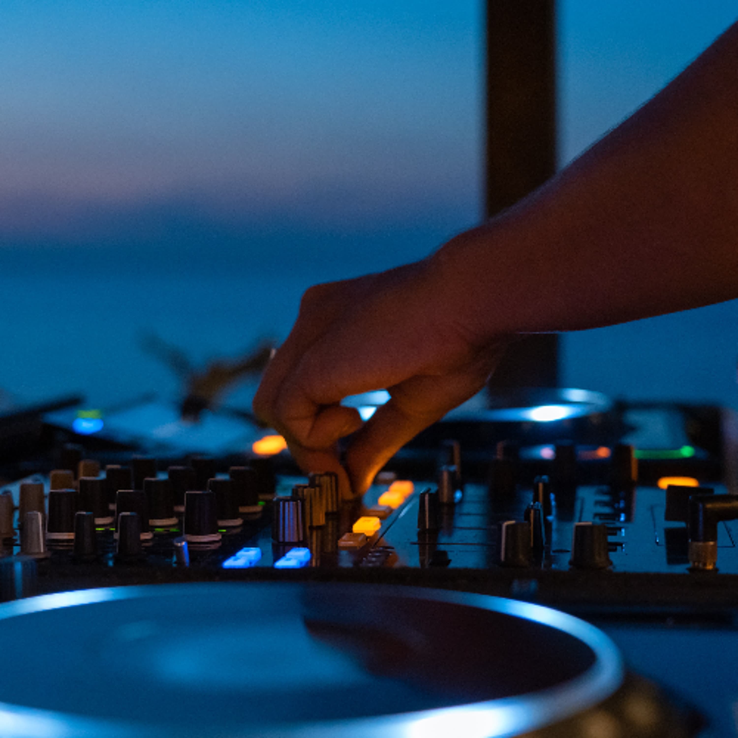 Sonos — Transcend mix artwork